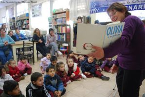 Alicia Colosimo divierte a los chicos con sus divertidas historias