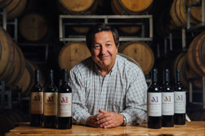 Santiago Achával, winemaker and founder of Matervini winery, first felt attracted to the wine world in 1988/89, when travelling with friends in Napa Valley. At the time, he was studying at Stanford University where got his MBA.